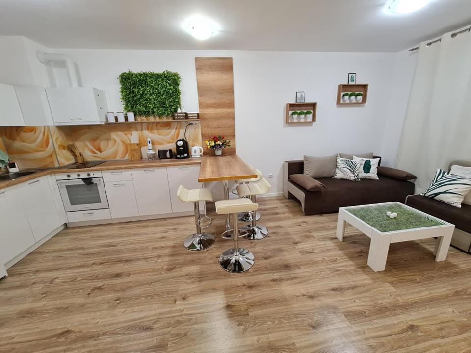 Apartmán Little Treasure By The Sea Pomorie Exteriér fotografie